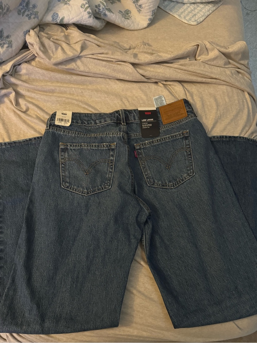 NWT Levi's Premium Women's Low Loose Jeans W27/28 - Picture 3 of 10